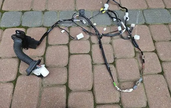 Toyota Camry VIII XV70 Left interior wiring harness 82151-33R60- 8215133R60 82151