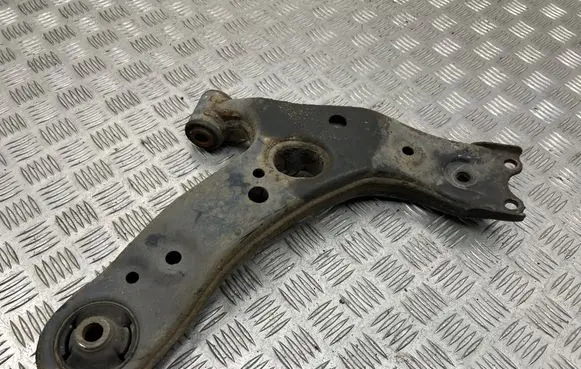Toyota Verso Front lower control arm/wishbone 