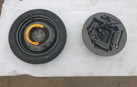 Fiat 500L R16 spare wheel 51921404