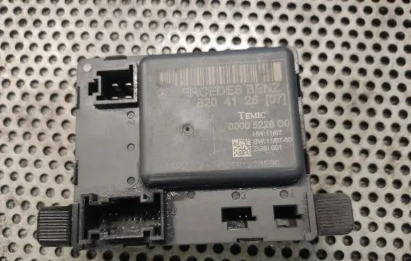 Mercedes-Benz Sprinter W906 Door control unit/module 9068204126 00005228D0 020881228F90