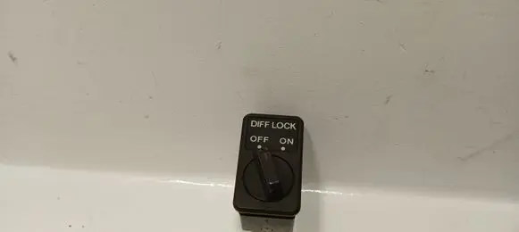 Nissan Patrol Y60 Differential lock switch