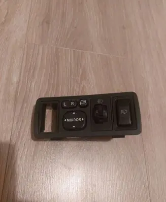 Toyota Avensis T250 Wing mirror switch 183575 777669