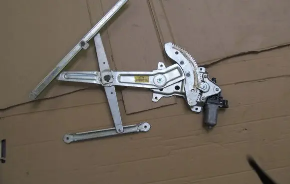 Suzuki Alto Front door window regulator with motor 83530M75J00