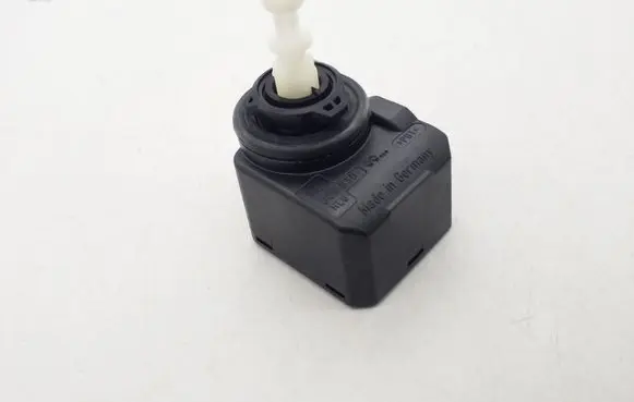Volkswagen Golf Plus Headlight level adjustment motor 00883000