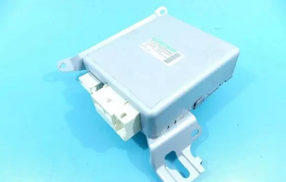 Toyota Avensis T270 Central body control module 89650-05180 IMPRK1286169