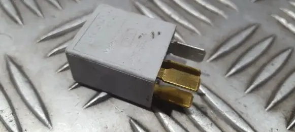 Mazda Premacy Other relay 0332011001