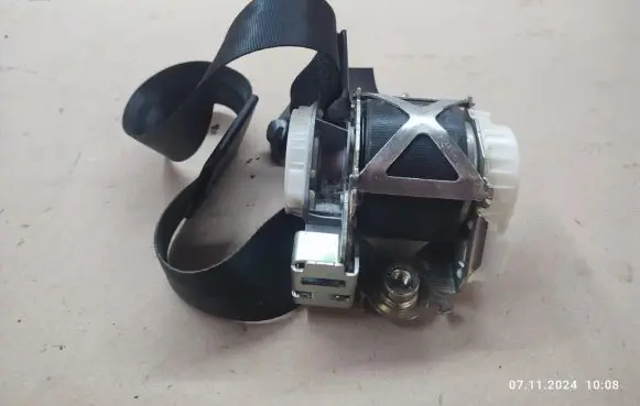 Peugeot 5008 Front seatbelt 9681974380
