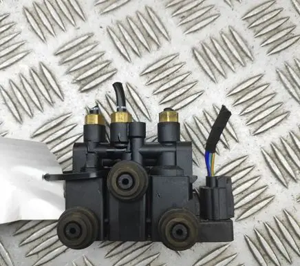 Land Rover Defender Air suspension control unit module (rear) CPLA5B710AE
