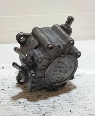 Volkswagen Golf V Vacuum pump 03G145209 161003