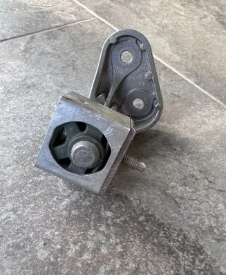 BMW 3 G20 G21 Muffler mount bracket/holder 8683822 18308632096 16009210