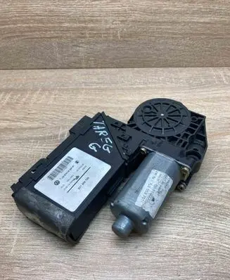 Volkswagen Touareg I Front door window regulator motor 3D1959793 05074300