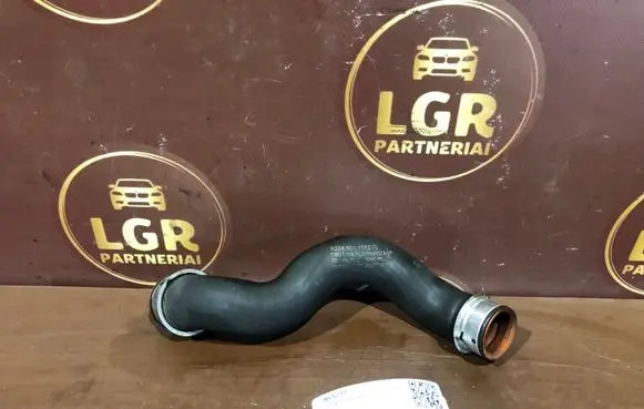 Mercedes-Benz C W204 Engine coolant pipe/hose A2045011682