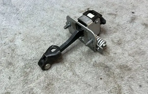 Citroen Berlingo Front door lock loop/hook striker 9181P2