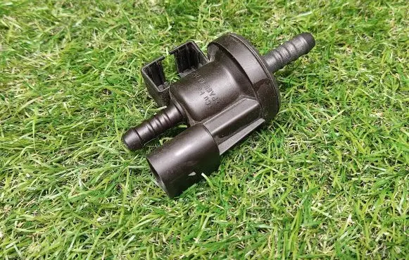 Volkswagen PASSAT B6 Electromagnetic valve 06E906517A