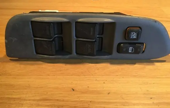 Toyota RAV 4 (XA20) Electric window control switch 8482042130