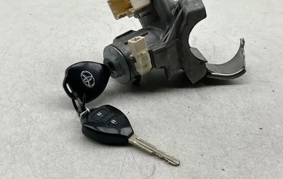 Toyota RAV 4 (XA30) Ignition lock 45020424
