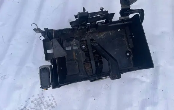 Opel Astra J Battery box tray 13354420