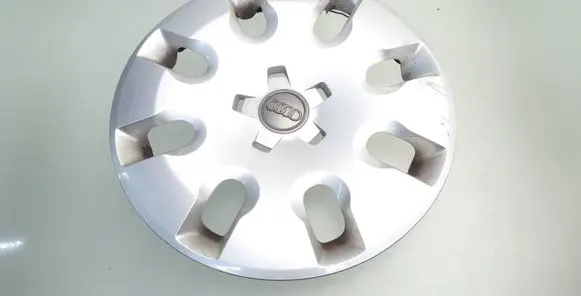 Audi A1 R15 wheel hub/cap/trim 8X0601147
