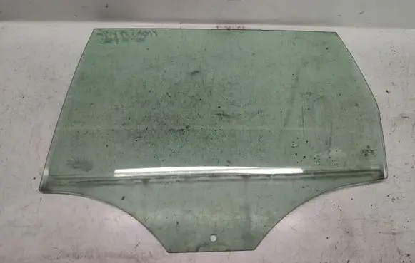 Volkswagen PASSAT B7 Rear door window glass