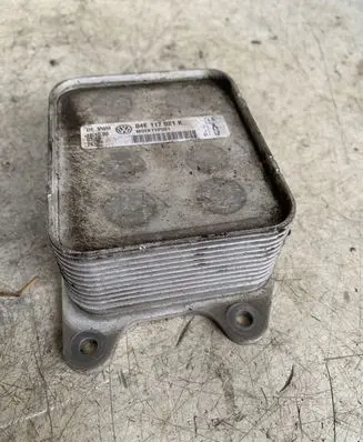 Volkswagen Touran III Engine oil radiator 04E117021K M0EKTYPV01