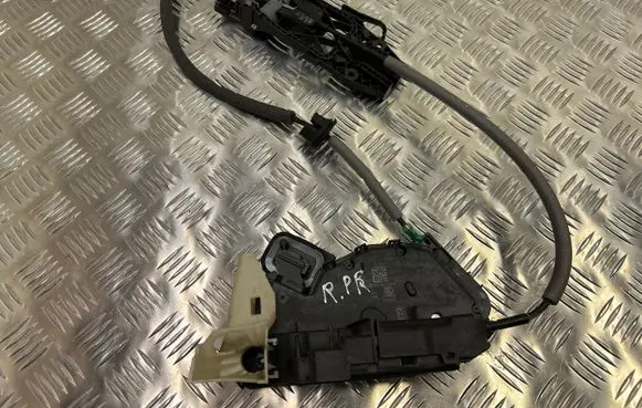 Audi Q3 F3 Front door lock 5TC837016B A046465 STVPV07