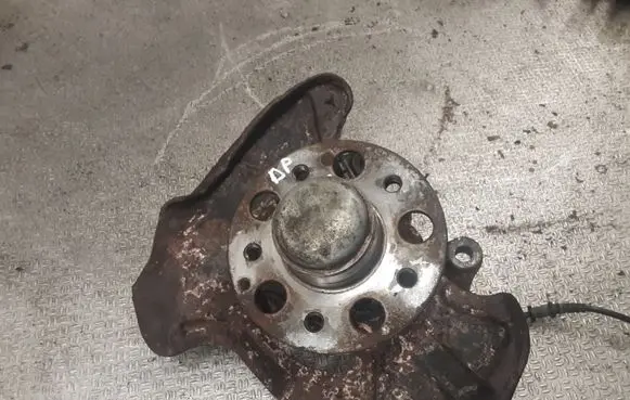 Mercedes-Benz C W203 Front wheel hub spindle knuckle