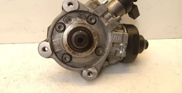 Volkswagen PASSAT CC Fuel injection high pressure pump 0445010526