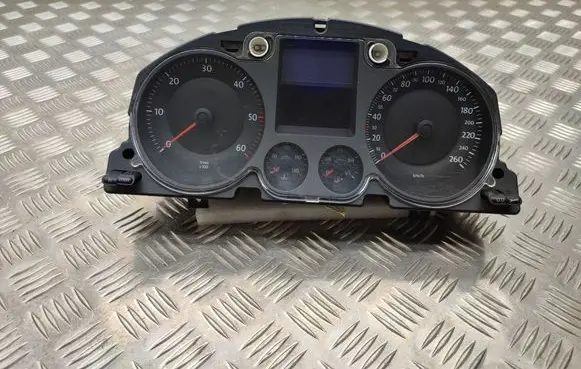 Volkswagen PASSAT B6 Speedometer (instrument cluster) 3C0920852A