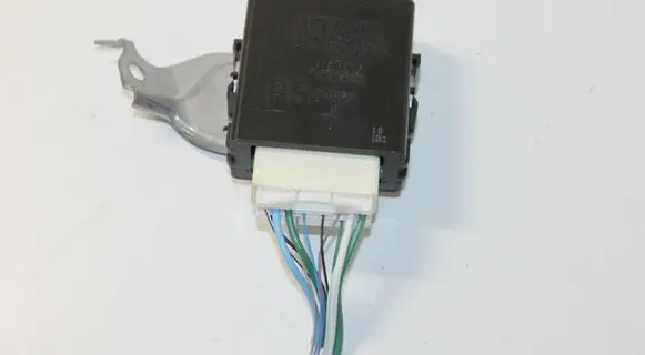 Toyota Prius (XW50) Window wiper relay 8594047060
