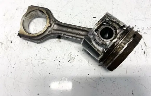 Citroen C4 I Piston with connecting rod