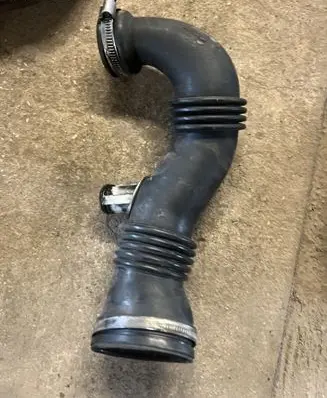 Renault Megane II Air intake hose/pipe
