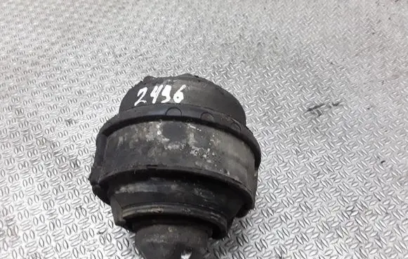 Volvo S80 Engine mount bracket