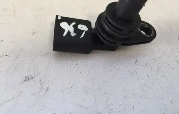 Volkswagen Golf V Crankshaft position sensor 036907601E