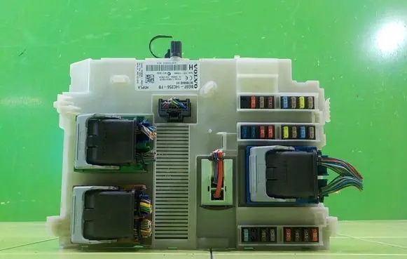 Volvo S60 Fuse box set BG9T14C256FB BEZPIECZNIKOW