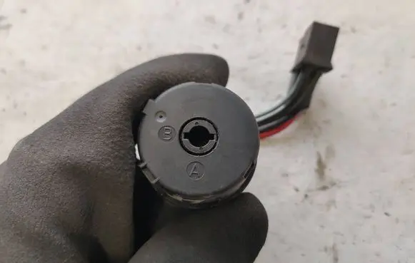 Mercedes-Benz Vito Viano W638 Ignition lock A0005458108