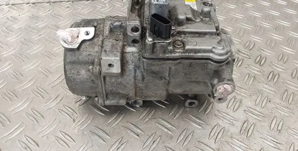 Toyota RAV 4 (XA40) Air conditioning (A/C) compressor (pump) 0422000533