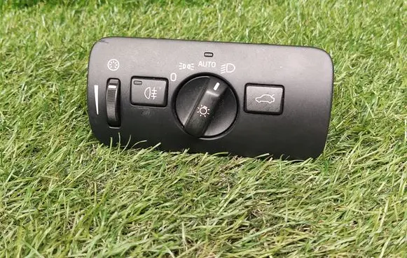 Volvo V40 Light switch 30739424
