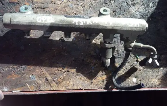 Opel Astra H Fuel main line pipe 0445214049