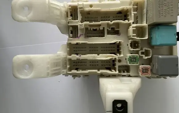 Toyota Prius (XW20) Fuse module 8198046010