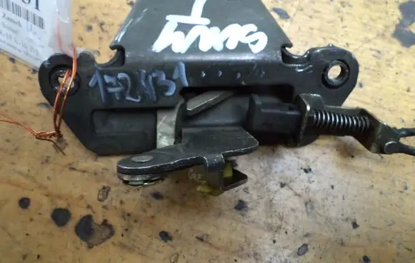 Nissan Sunny Tailgate/trunk/boot lock/catch/latch