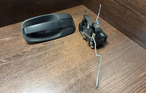 Renault Trafic II (X83) Loading door lock 8200282303 93851809