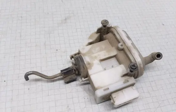 Volkswagen PASSAT B4 Central locking motor 3A0862153