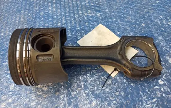 Piston with connecting rod