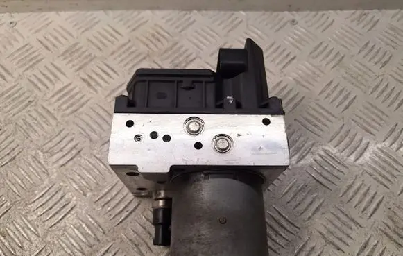 Toyota Avensis T250 ABS Pump 4405005111 4405005110 4454005050