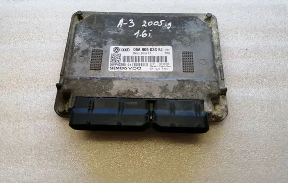 Audi A3 S3 8P Engine control unit/module 06A906033EJ 5WP402651