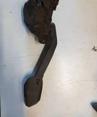 Volvo V70 Accelerator throttle pedal 9157553 00776911