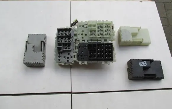 Ford S-MAX Relay mounting block 
