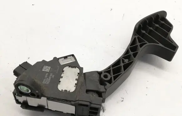 Toyota Yaris Accelerator throttle pedal 781100D110