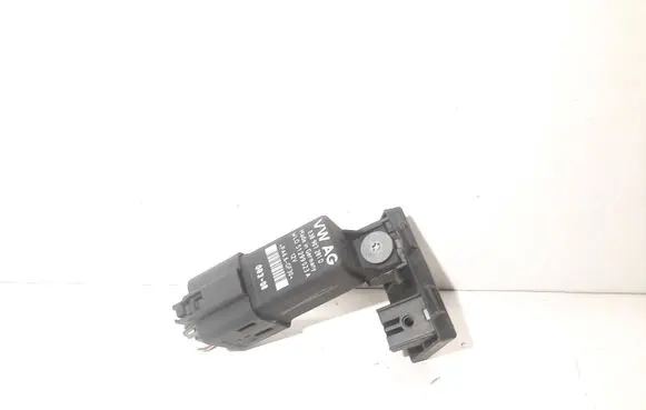 Volkswagen PASSAT B6 Glow plug pre-heat relay 038907281D