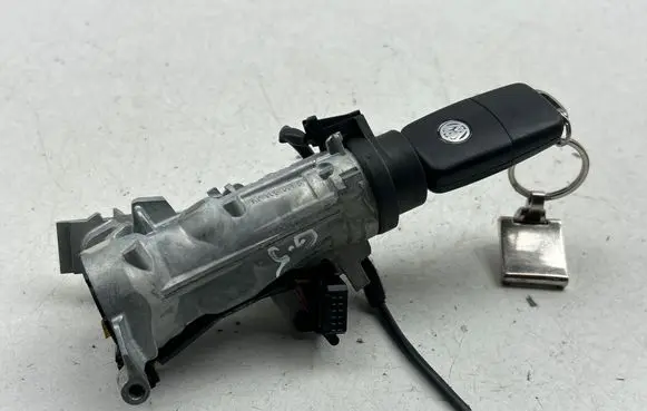 Volkswagen Golf V Ignition lock 1K0905851B
